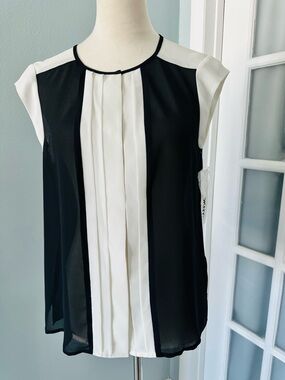 DKNYC Black and White Pleated Cap-Sleeve Blouse